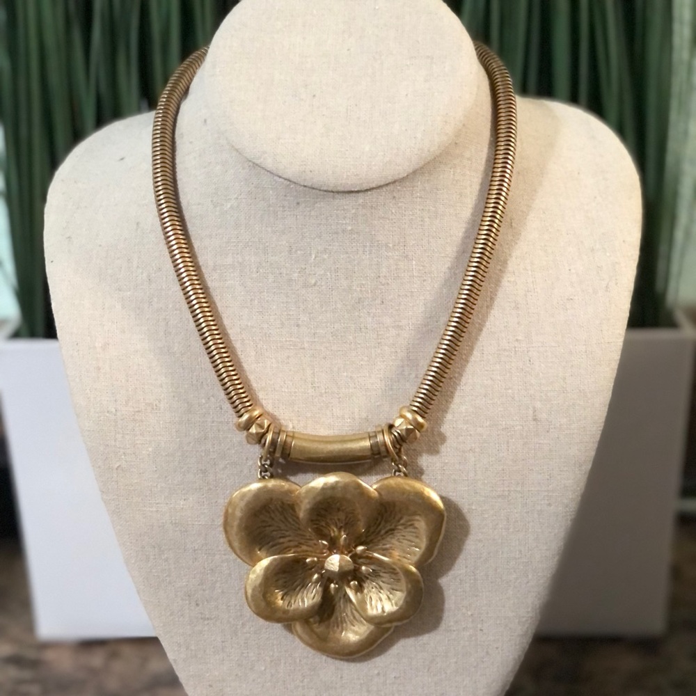 Stella and Dot Bloom Necklace